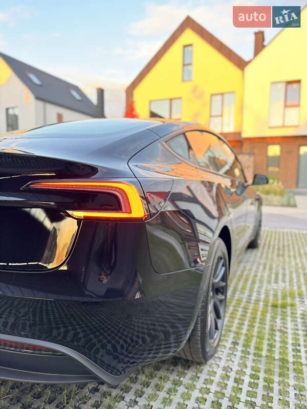 Седан Tesla Model 3 2024 в Львові