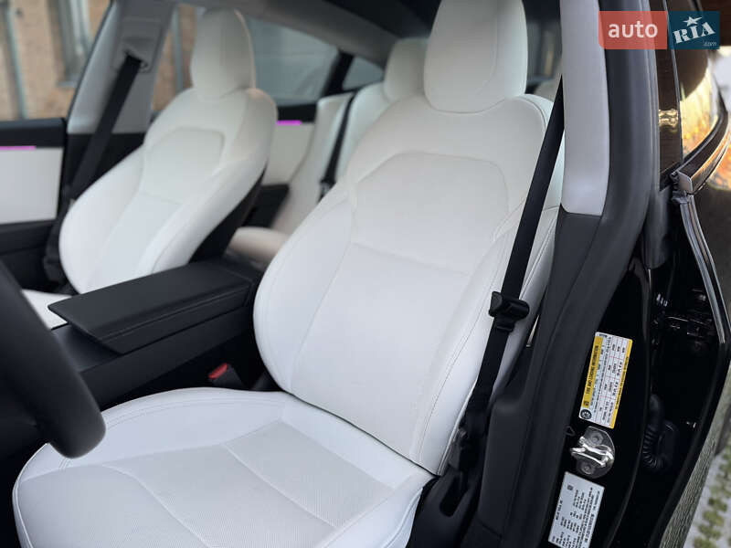 Седан Tesla Model 3 2024 в Львові