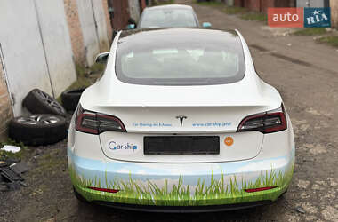 Седан Tesla Model 3 2022 в 