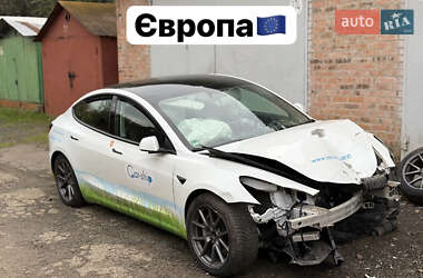 Седан Tesla Model 3 2022 в Луцке