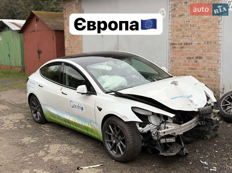Седан Tesla Model 3 2022 в 