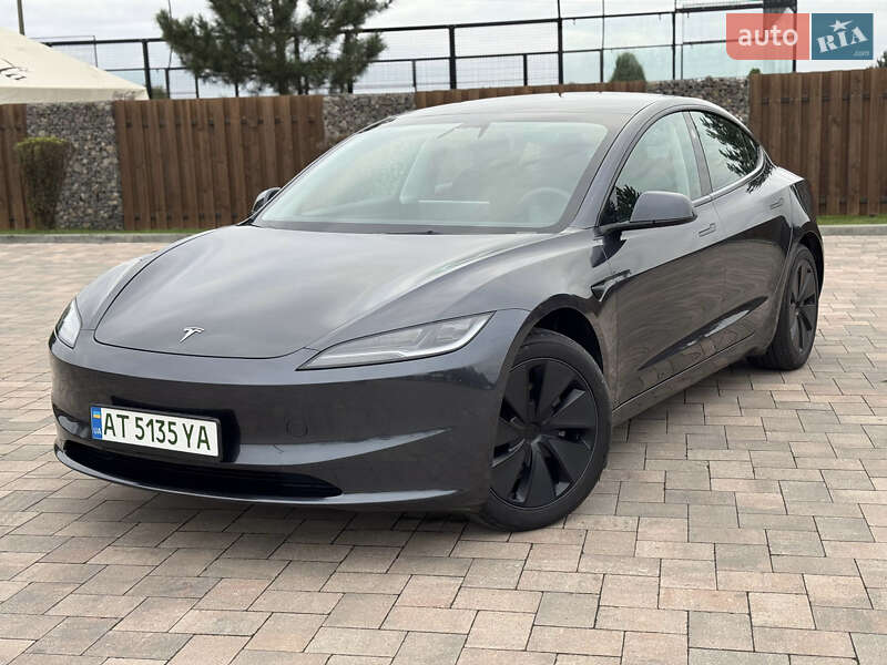 Седан Tesla Model 3 2024 в Івано-Франківську