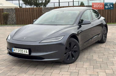 Седан Tesla Model 3 2024 в 