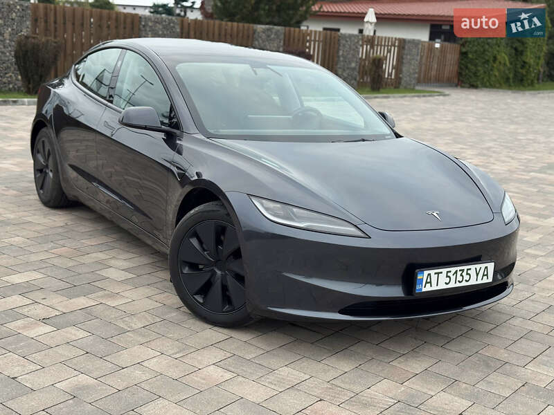 Седан Tesla Model 3 2024 в Івано-Франківську