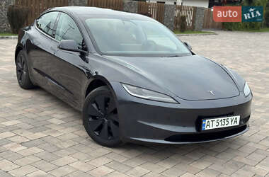 Седан Tesla Model 3 2024 в 
