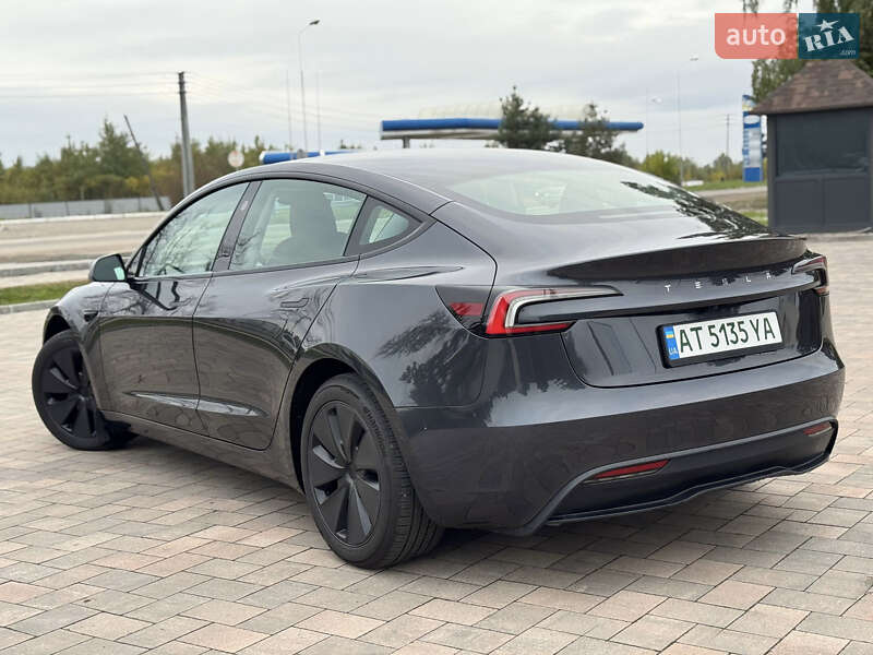 Седан Tesla Model 3 2024 в Івано-Франківську