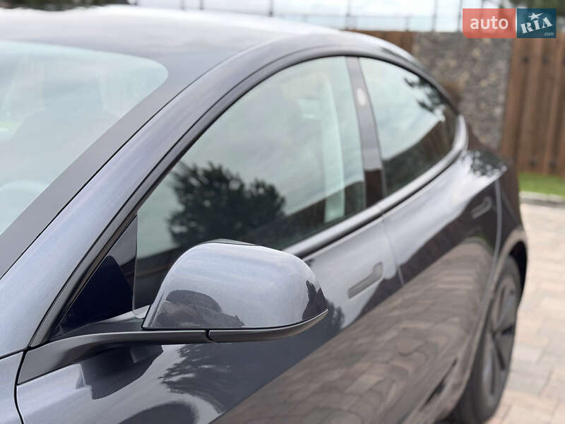 Седан Tesla Model 3 2024 в Івано-Франківську