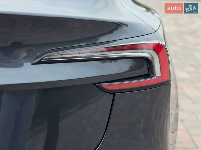 Седан Tesla Model 3 2024 в Івано-Франківську