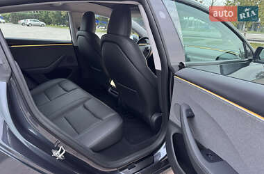 Седан Tesla Model 3 2024 в 