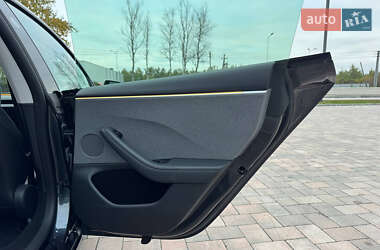 Седан Tesla Model 3 2024 в 