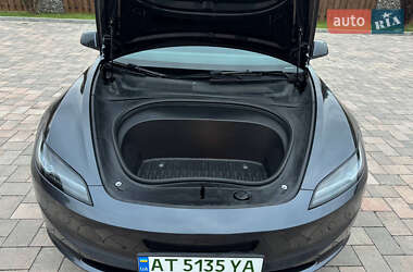 Седан Tesla Model 3 2024 в 