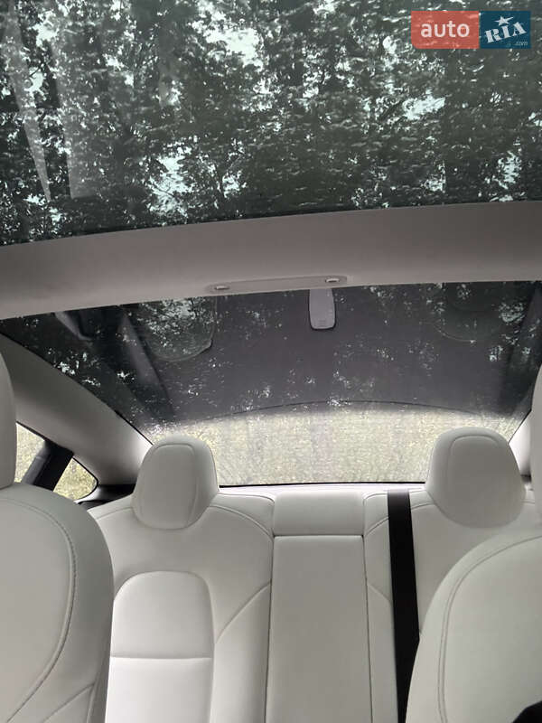 Седан Tesla Model 3 2019 в Києві