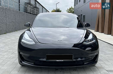 Седан Tesla Model 3 2019 в 