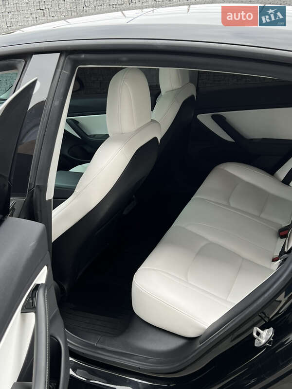 Седан Tesla Model 3 2019 в Луцке