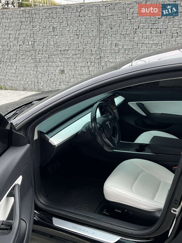 Седан Tesla Model 3 2019 в Луцке