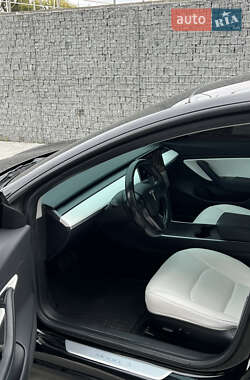 Седан Tesla Model 3 2019 в 