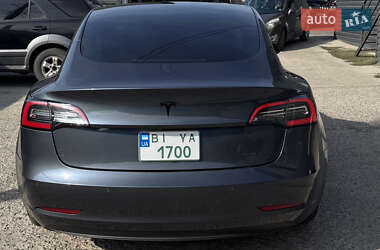 Седан Tesla Model 3 2020 в 