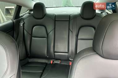 Седан Tesla Model 3 2022 в 