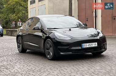 Седан Tesla Model 3 2022 в 