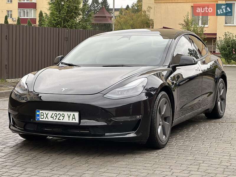 Седан Tesla Model 3 2022 в 