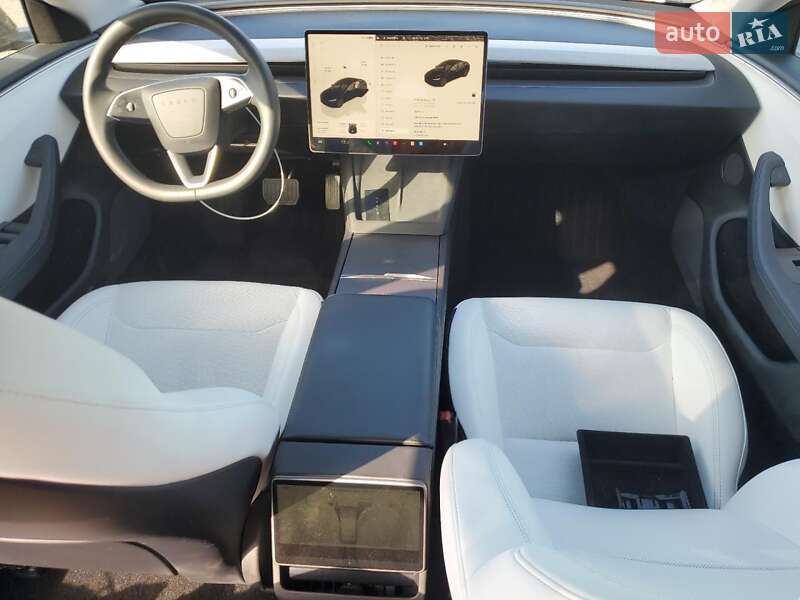 Седан Tesla Model 3 2024 в Луцьку