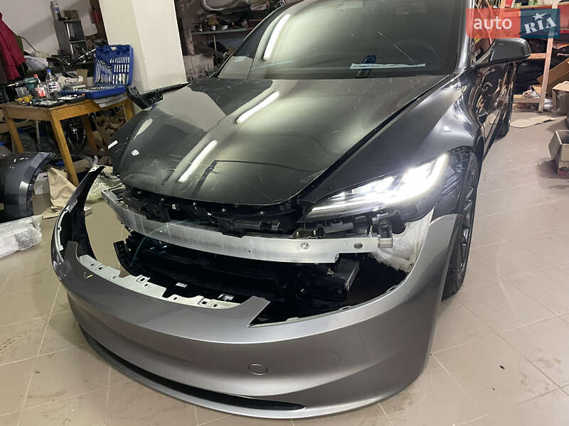 Седан Tesla Model 3 2025 в Бродах
