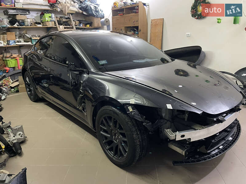 Седан Tesla Model 3 2025 в Бродах