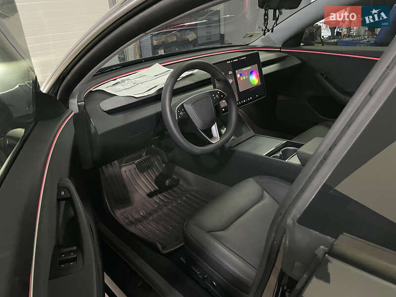 Седан Tesla Model 3 2025 в Бродах