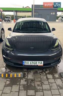 Седан Tesla Model 3 2021 в 
