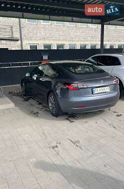 Седан Tesla Model 3 2021 в 