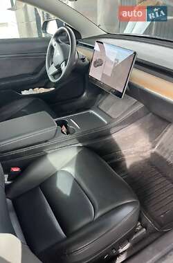 Седан Tesla Model 3 2021 в 