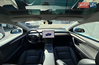 Седан Tesla Model 3 2022 в 