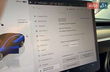 Седан Tesla Model 3 2022 в 