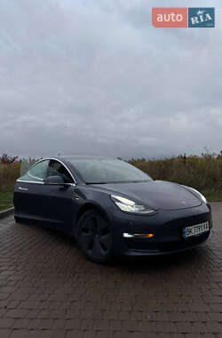 Седан Tesla Model 3 2020 в 