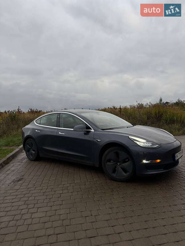 Седан Tesla Model 3 2020 в Рівному
