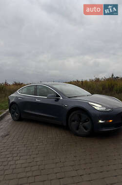 Седан Tesla Model 3 2020 в 