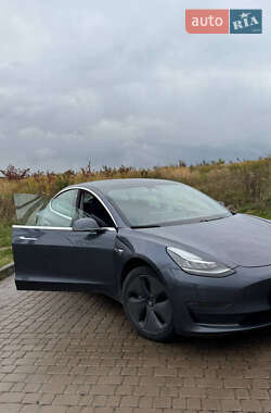 Седан Tesla Model 3 2020 в 