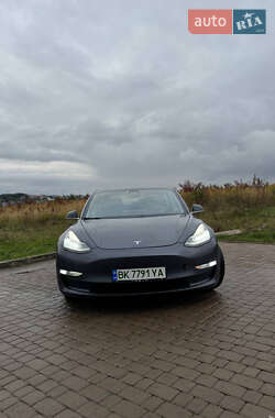 Седан Tesla Model 3 2020 в 