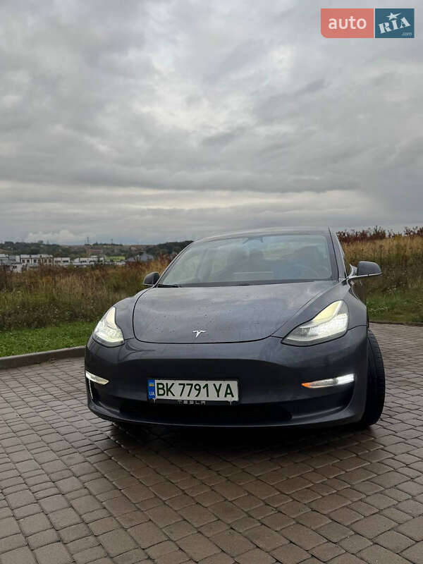 Седан Tesla Model 3 2020 в Рівному