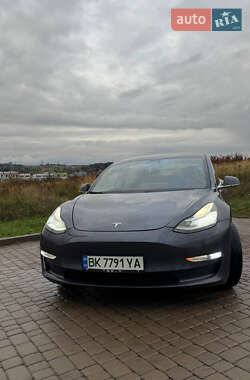 Седан Tesla Model 3 2020 в 