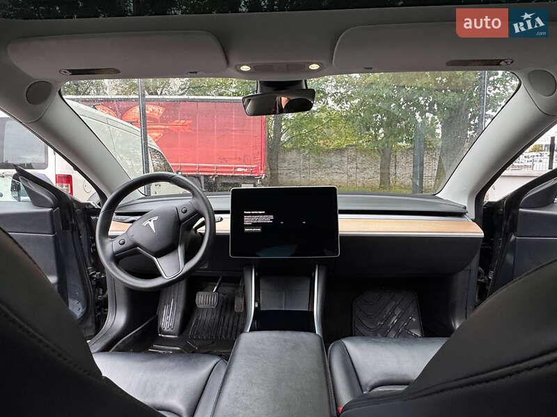 Седан Tesla Model 3 2020 в Рівному