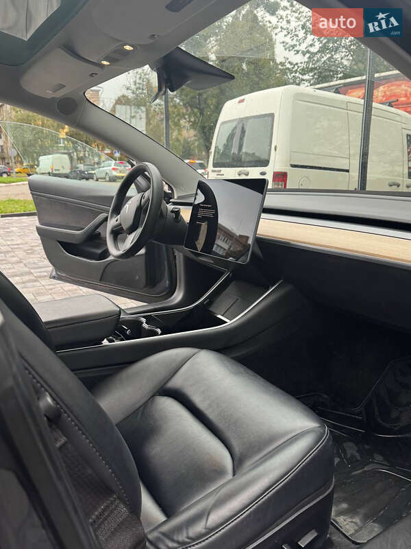 Седан Tesla Model 3 2020 в Рівному