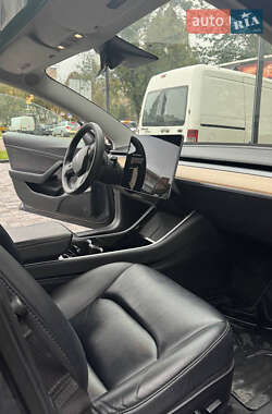 Седан Tesla Model 3 2020 в 