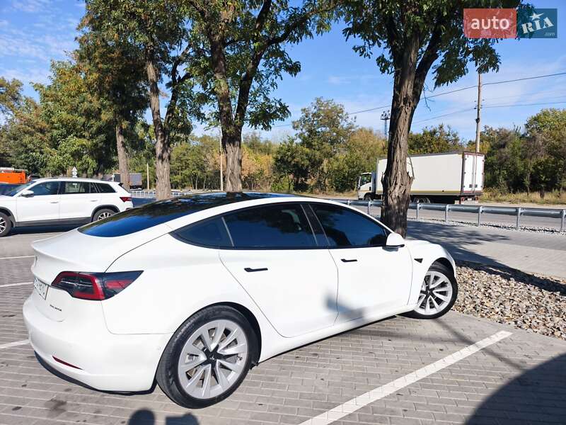 Седан Tesla Model 3 2021 в 