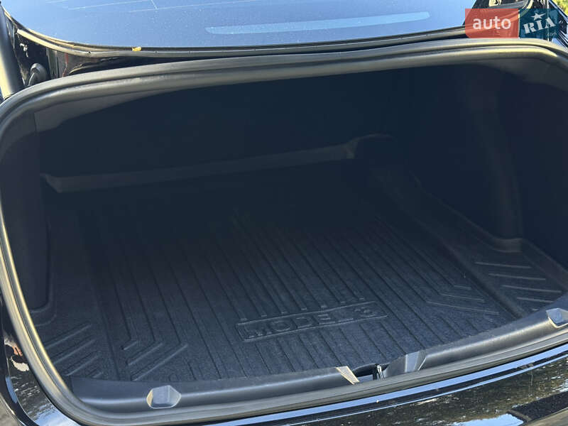 Седан Tesla Model 3 2021 в Ивано-Франковске