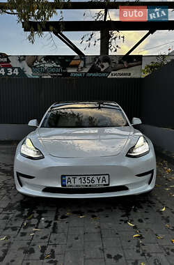 Седан Tesla Model 3 2020 в 