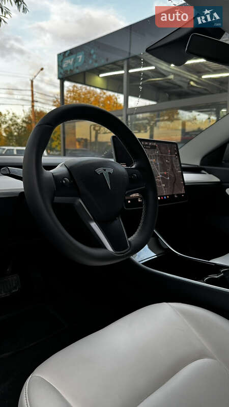 Седан Tesla Model 3 2020 в Івано-Франківську