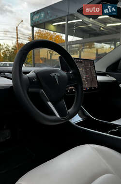 Седан Tesla Model 3 2020 в 
