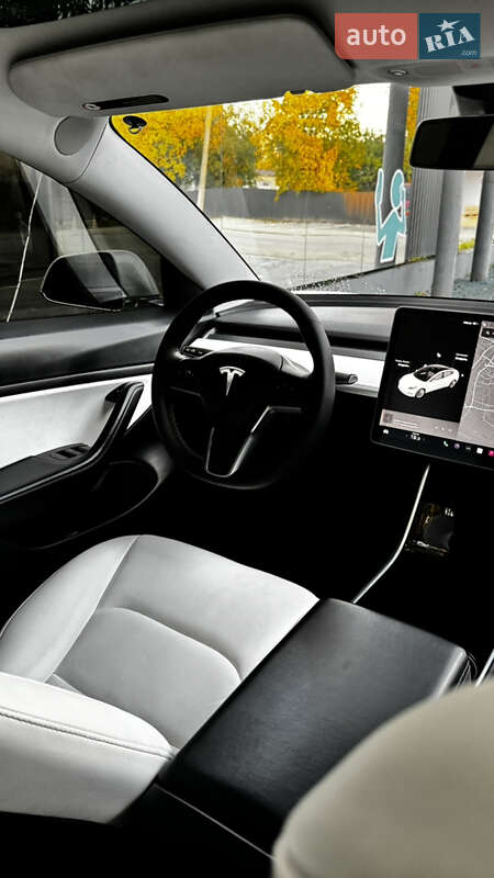 Седан Tesla Model 3 2020 в Івано-Франківську