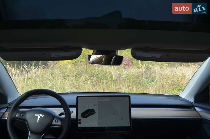 Седан Tesla Model 3 2022 в Трускавці